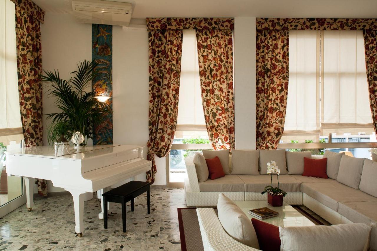 Hotel Canarie Lido di Jesolo Buitenkant foto