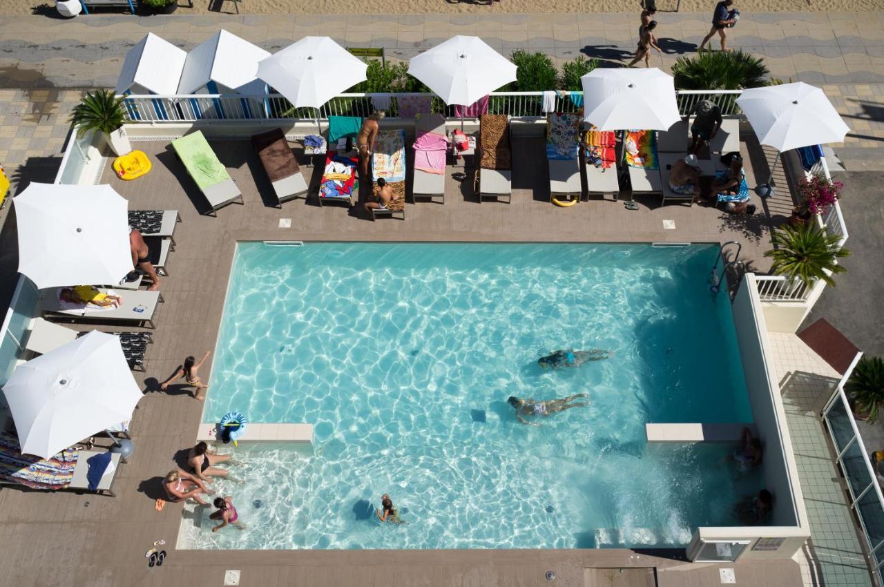 Hotel Canarie Lido di Jesolo Buitenkant foto