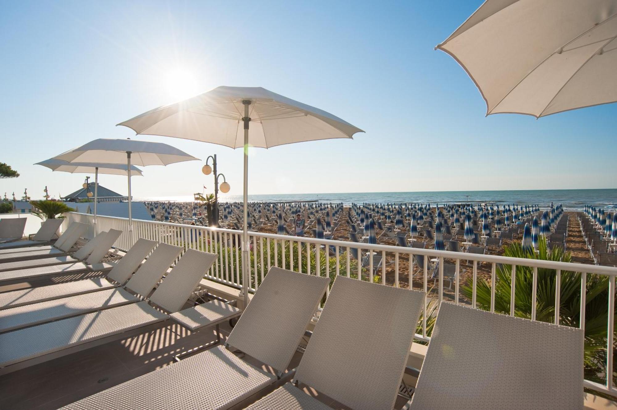 Hotel Canarie Lido di Jesolo Buitenkant foto