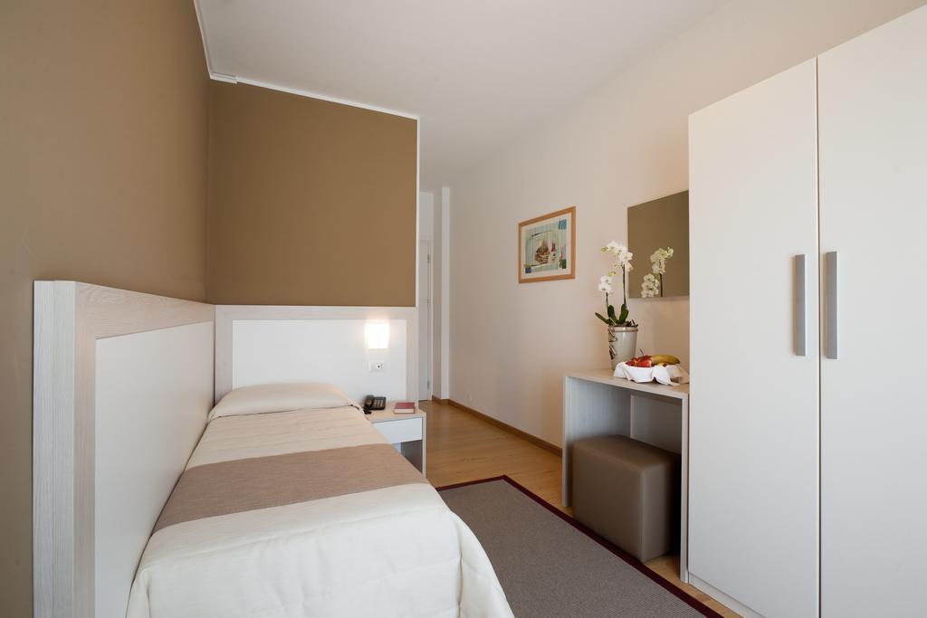 Hotel Canarie Lido di Jesolo Buitenkant foto