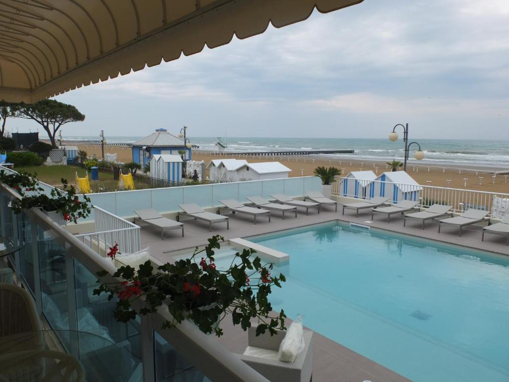 Hotel Canarie Lido di Jesolo Buitenkant foto