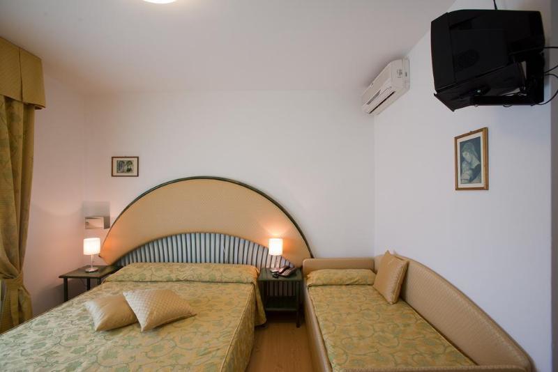Hotel Canarie Lido di Jesolo Buitenkant foto