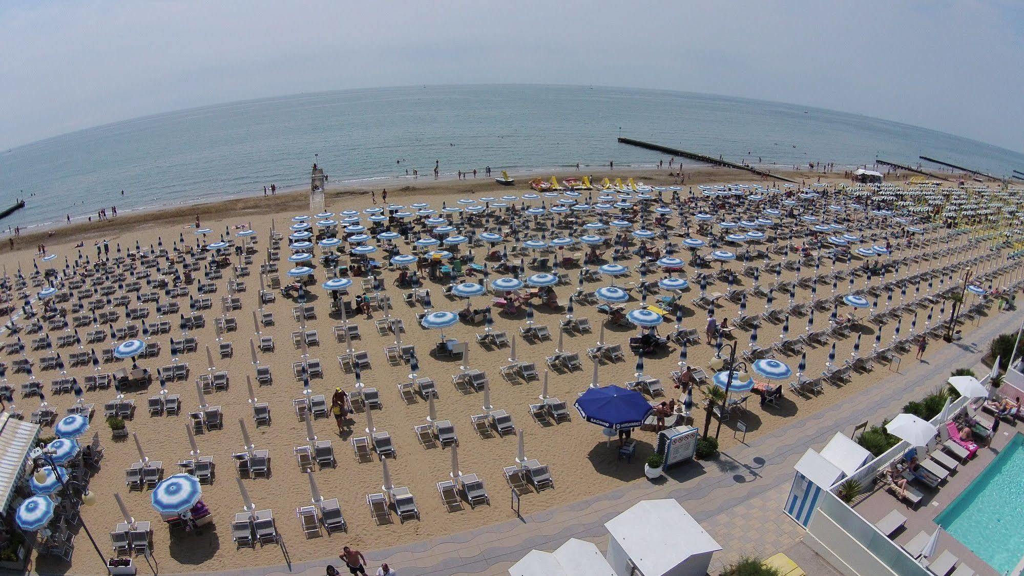 Hotel Canarie Lido di Jesolo Buitenkant foto