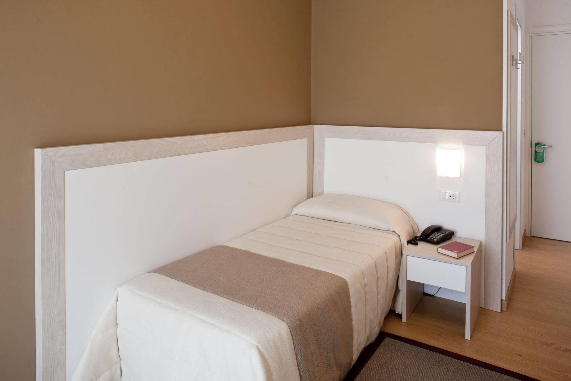 Hotel Canarie Lido di Jesolo Buitenkant foto